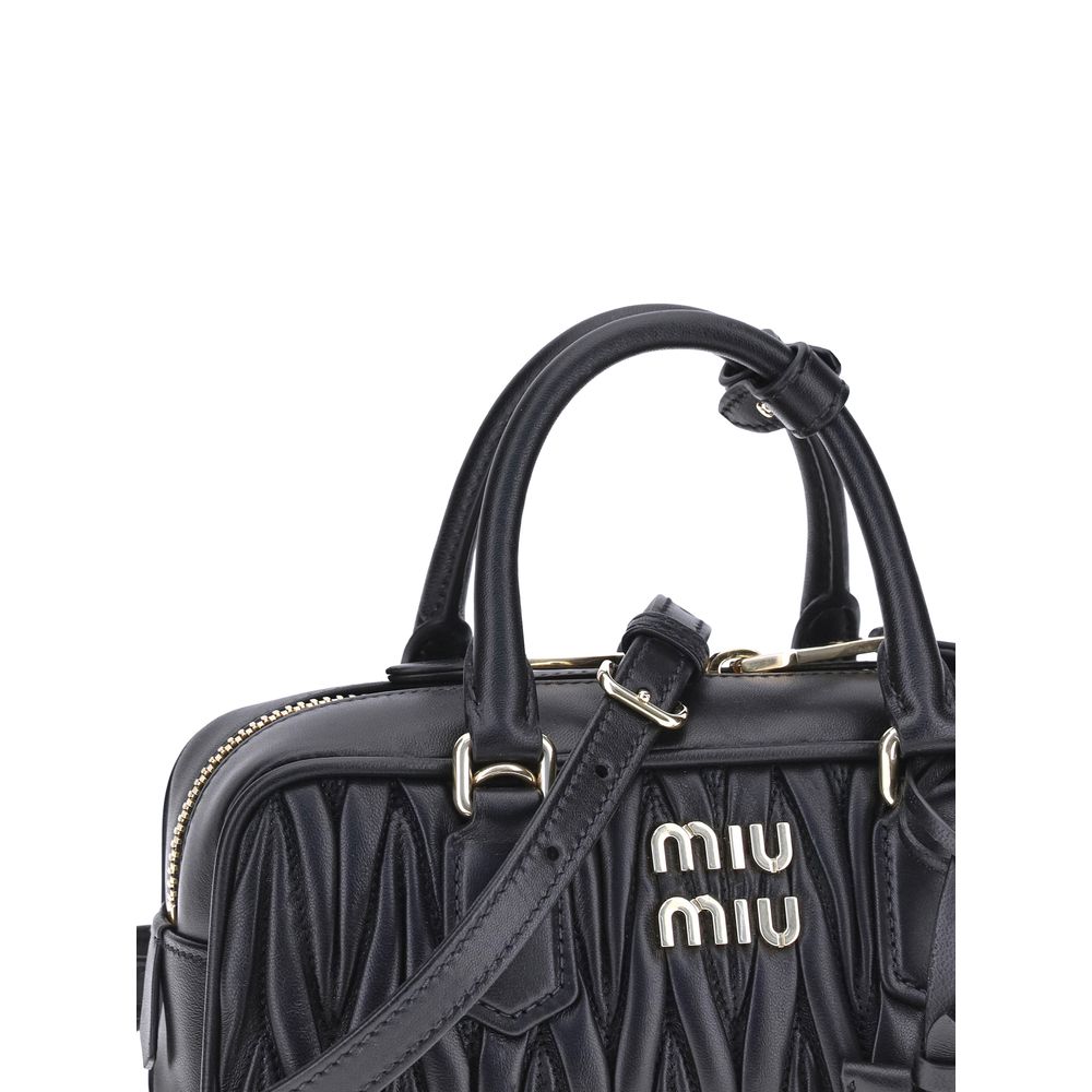 Miu Miu Handtasche aus Leder in Schwarz