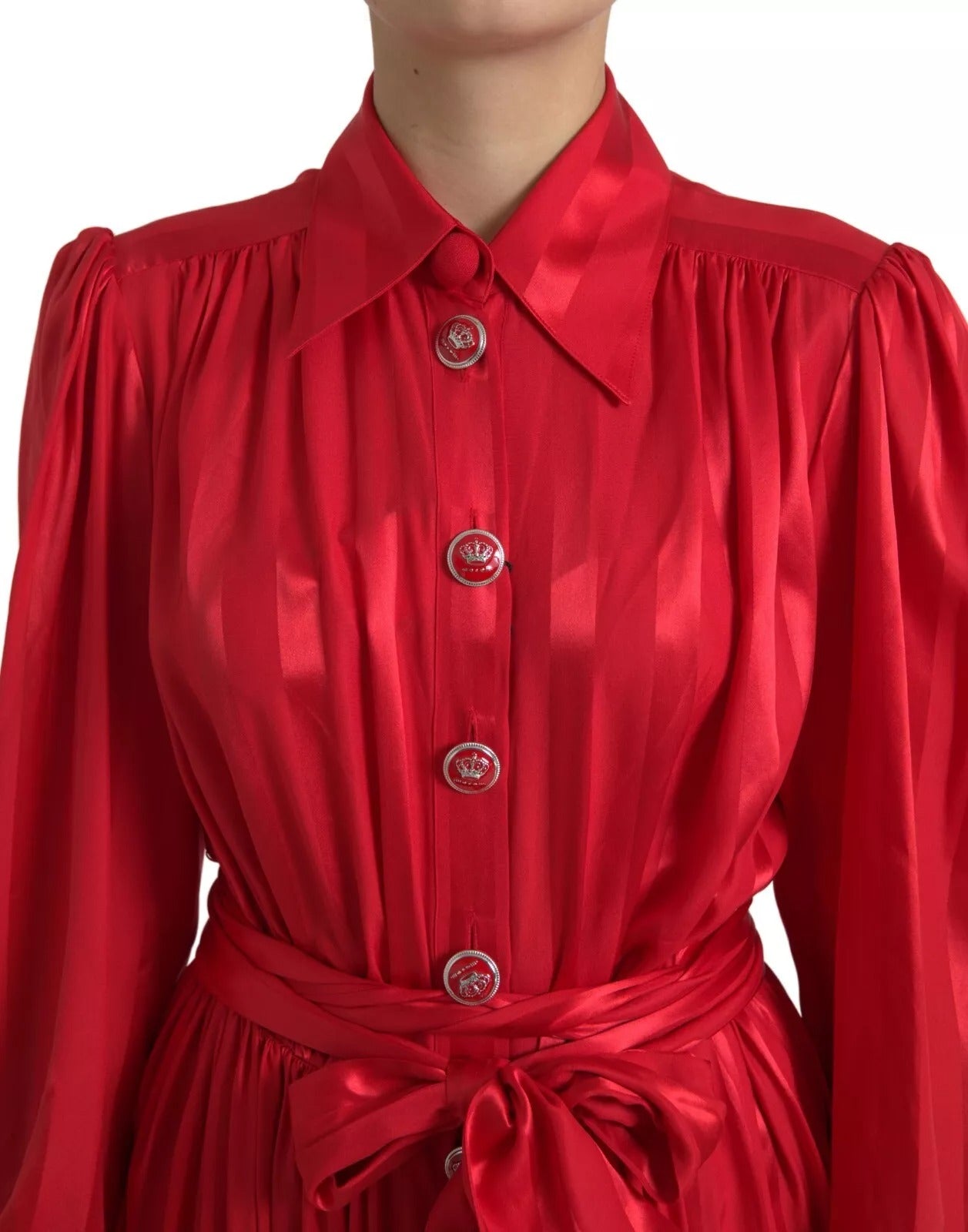 Dolce & Gabbana Rotes Midikleid mit Gürtel und Knopfleiste aus Satin und Seide