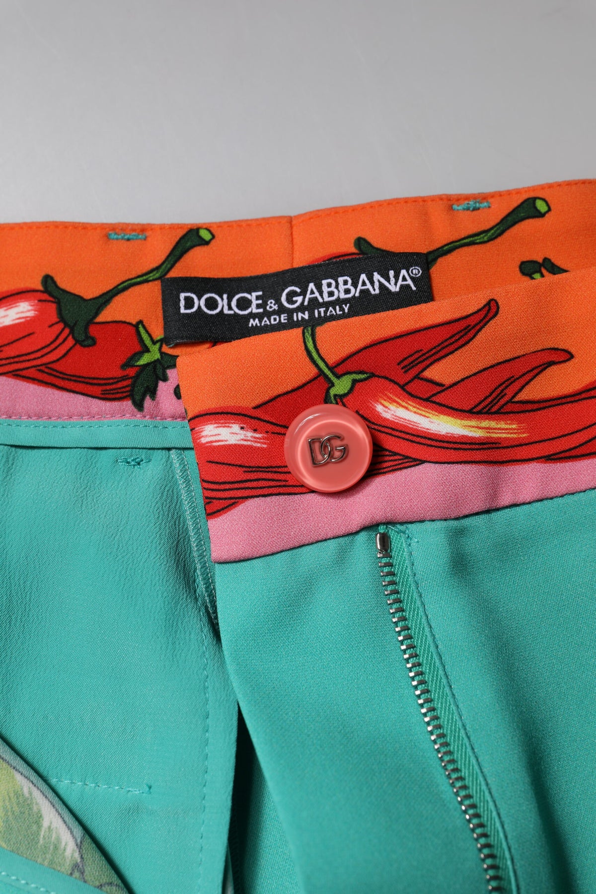 Dolce & Gabbana Grüne High-Waist Seidenhose mit Gemüseprint