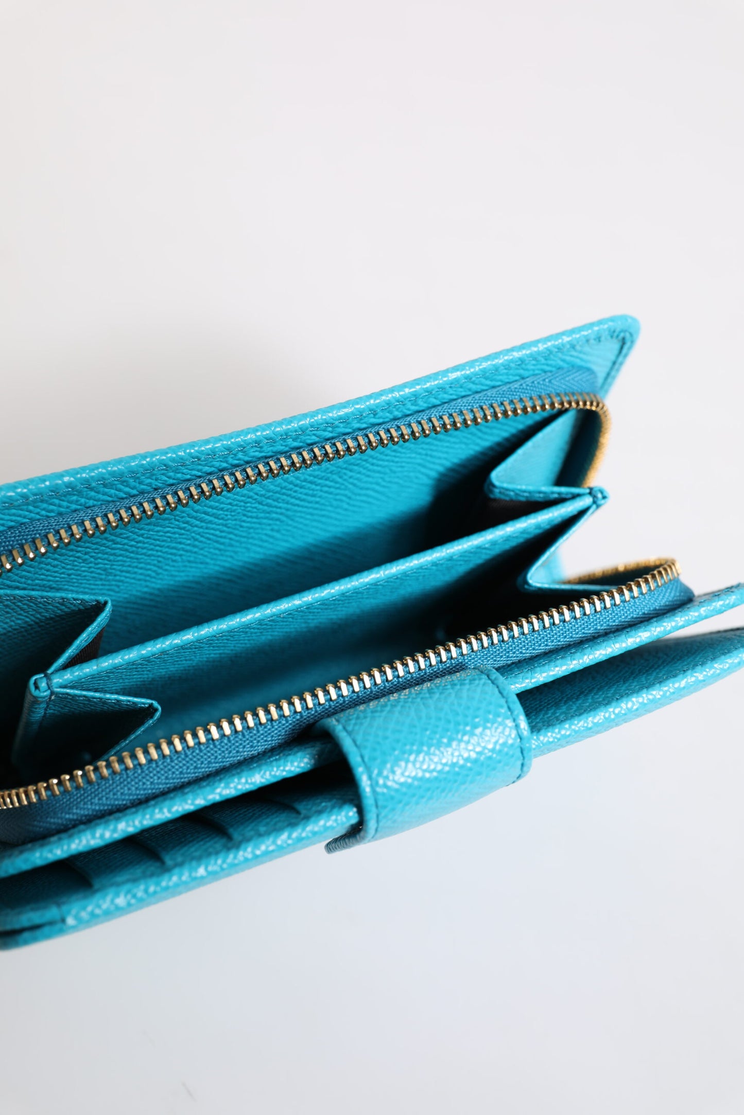 Dolce & Gabbana Hellblaue Leder Bifold Continental Clutch Geldbörse