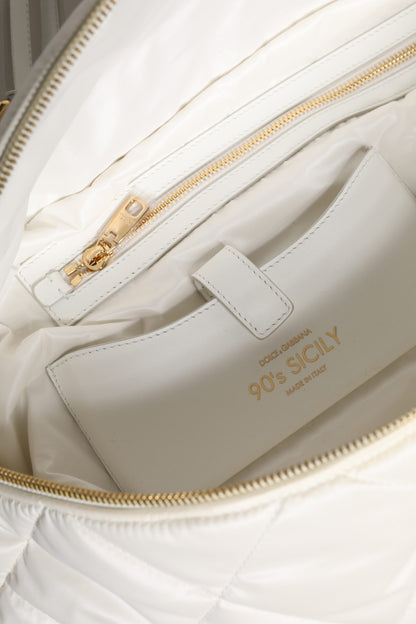 Dolce & Gabbana Weiße gesteppte Gürteltasche mit Logo-Plakette