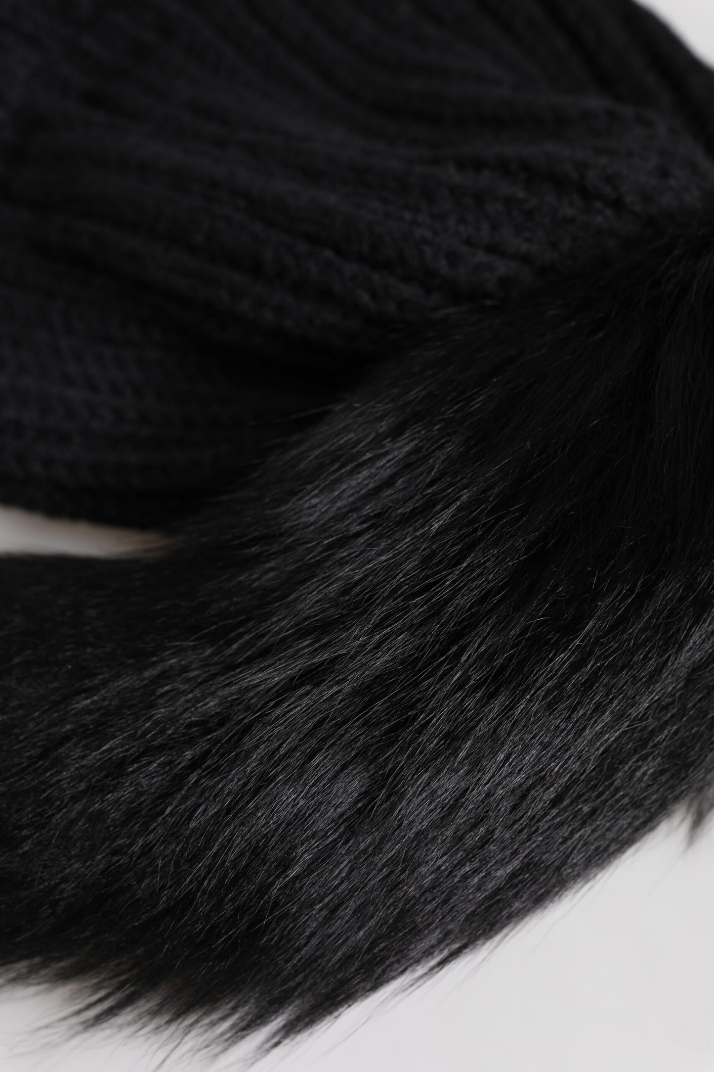 Dolce & Gabbana Schwarz Acryl gestrickt Pelz Winter Beanie Hut