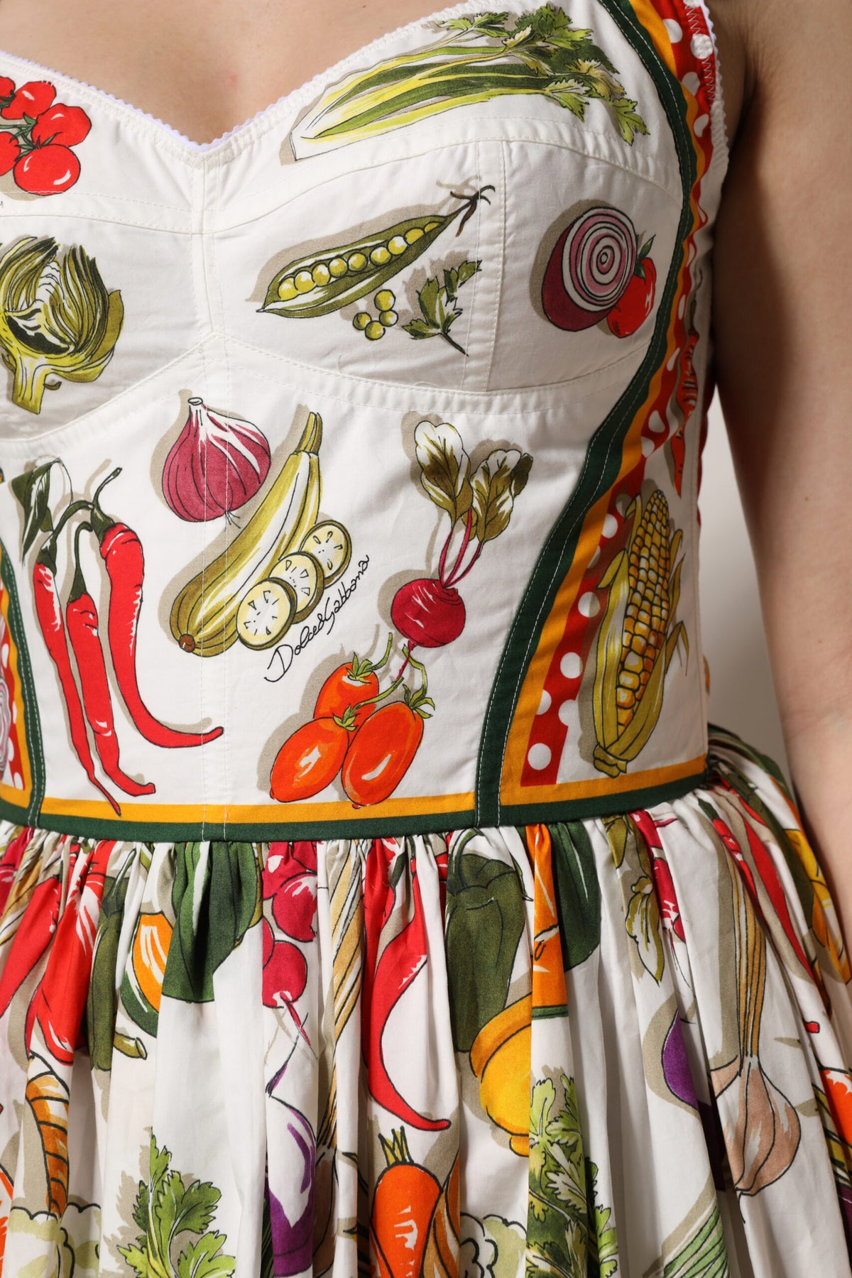 Dolce & Gabbana Weißes A-Linien-Kleid mit Gemüseprint