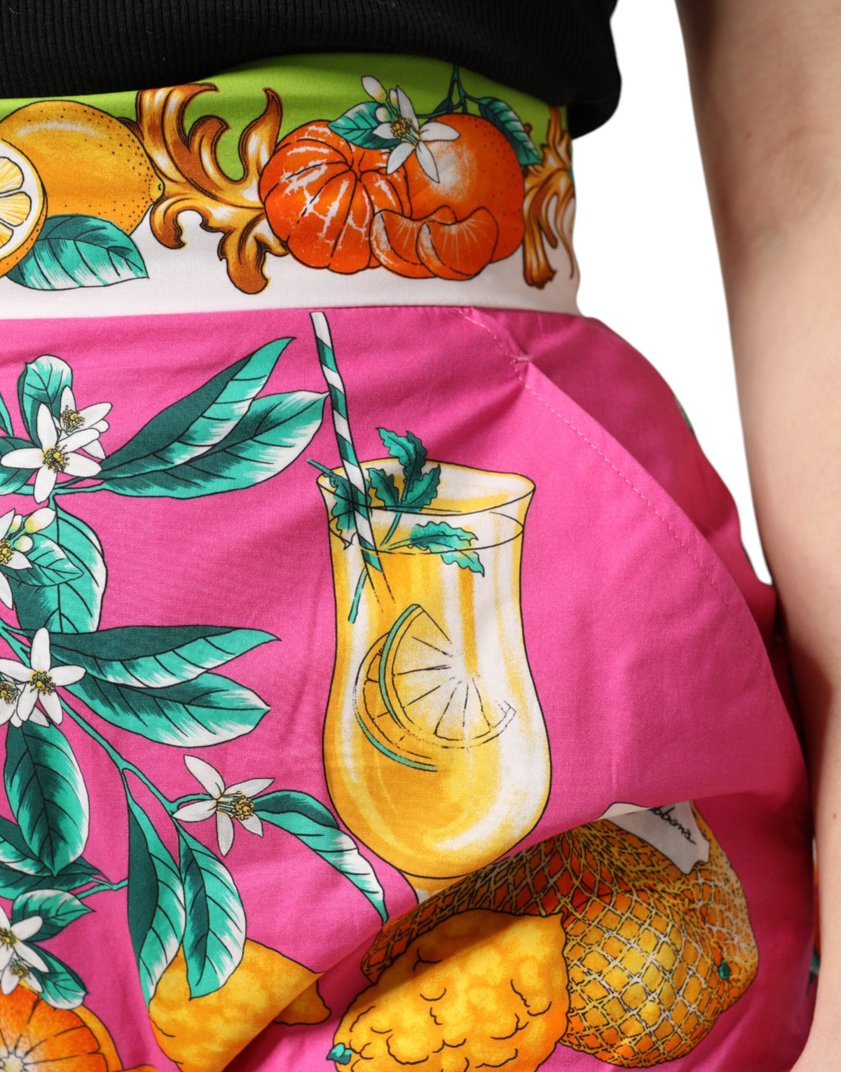 Dolce & Gabbana Rosa High-Waist Hotpants mit Früchteprint