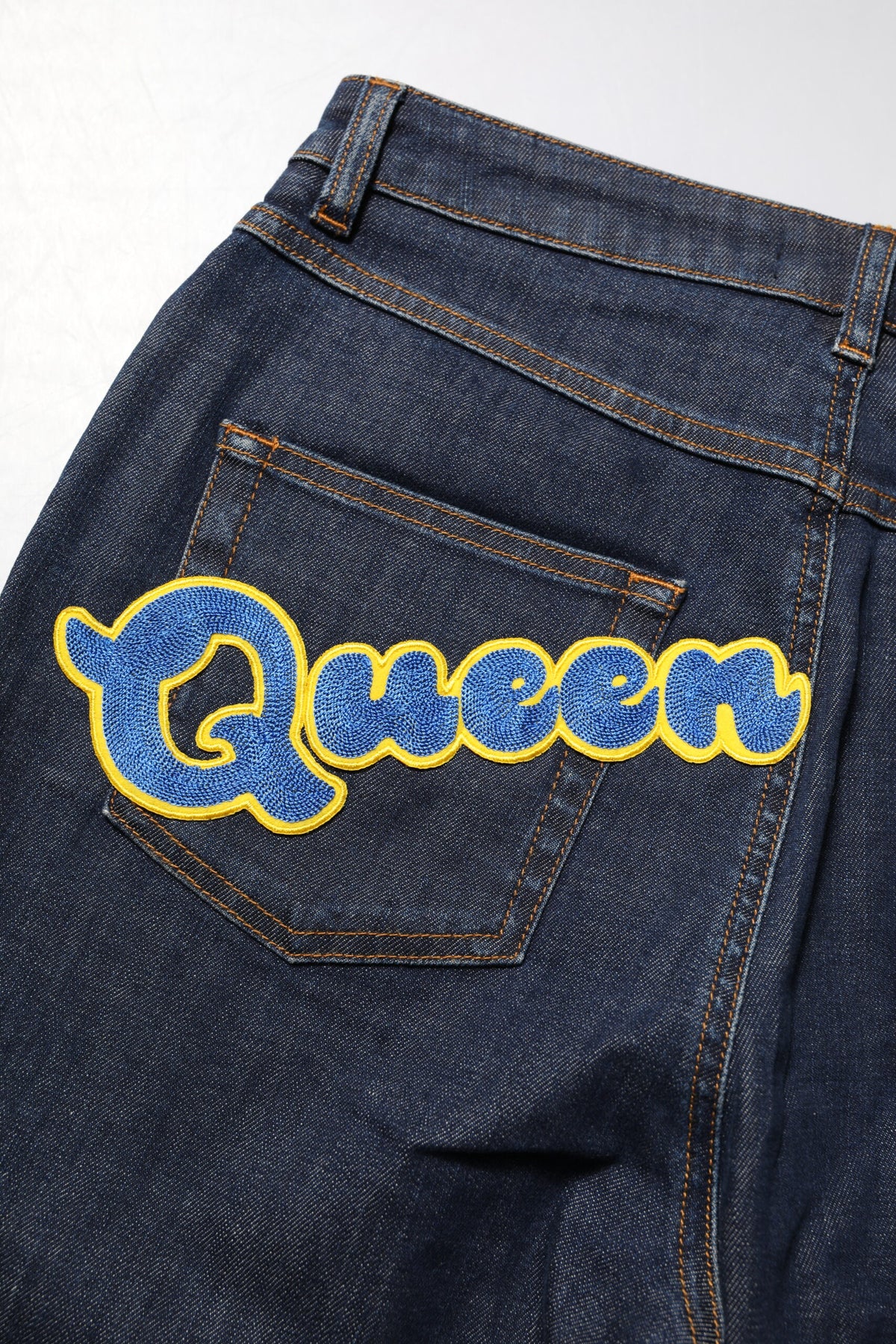 Dolce & Gabbana AUDREY Dunkelblaue Mid-Waist Skinny Jeans mit Queen-Patch