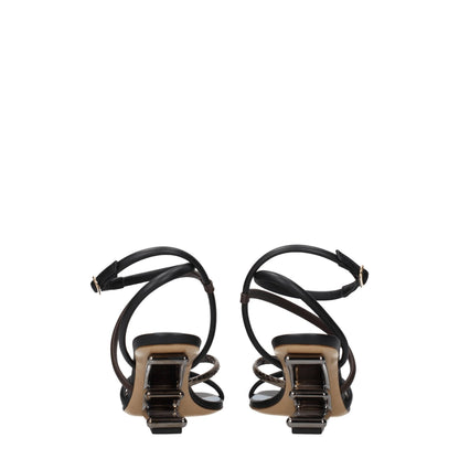 Fendi Flache Sandalen aus Leder in verschiedenen Farben