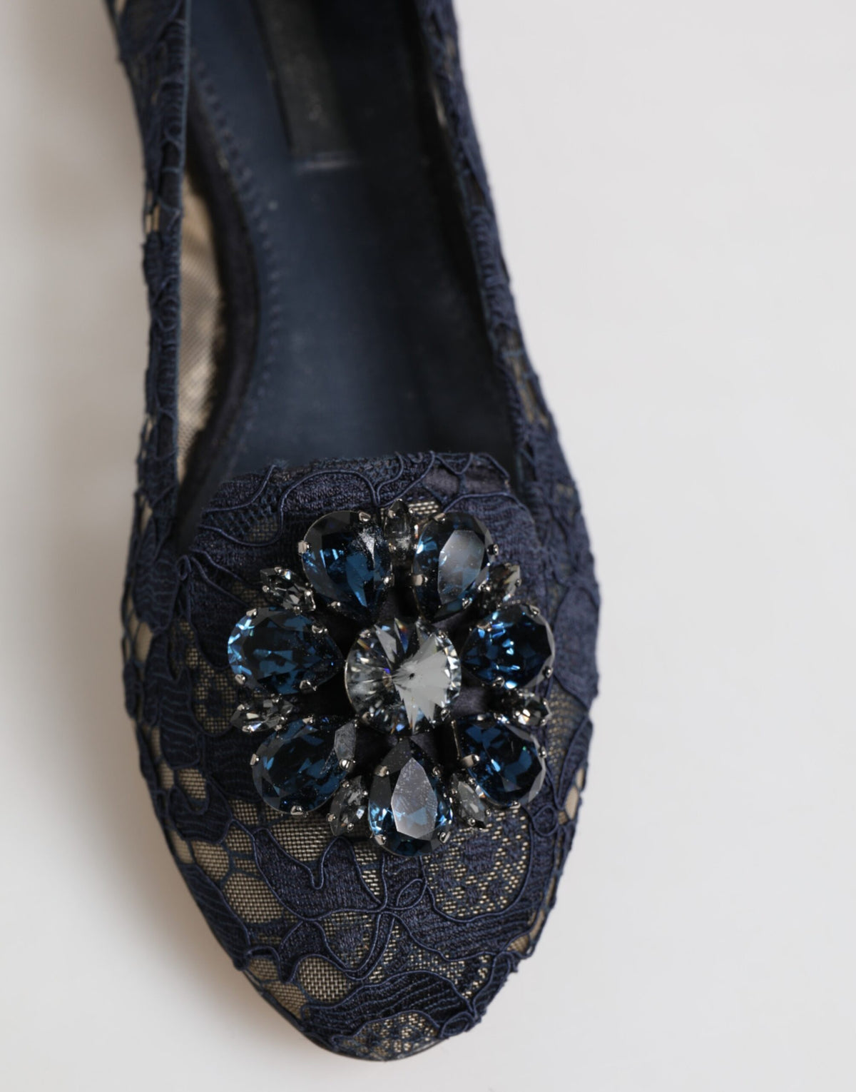Dolce & Gabbana Dunkelblaue Taormina Spitzen-Ballerinas mit Kristallblume