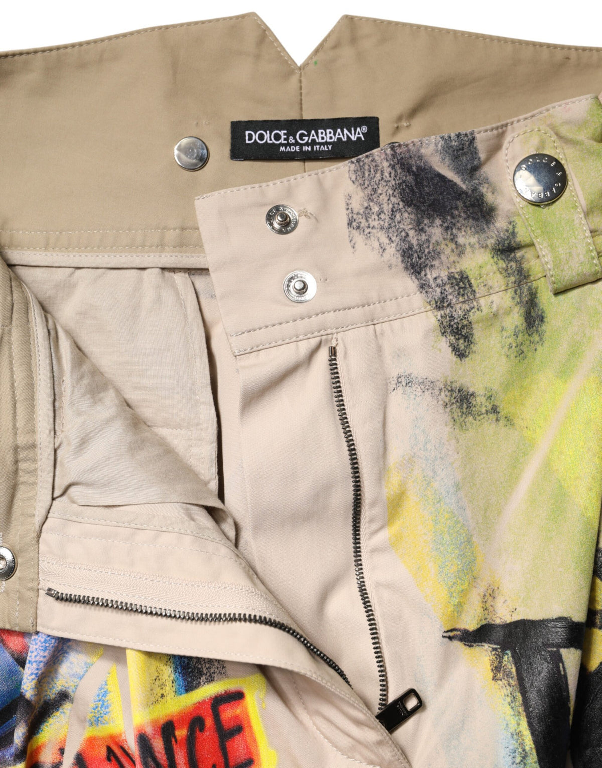 Dolce & Gabbana Mehrfarbige High-Waist Bermuda-Shorts mit Graffiti-Print