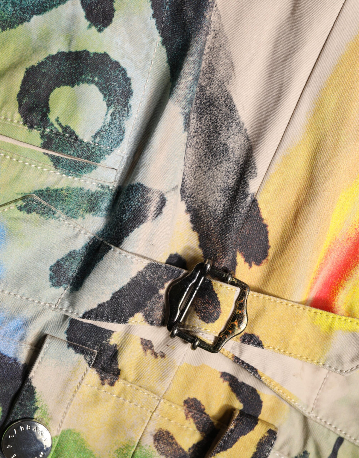 Dolce & Gabbana Mehrfarbige High-Waist Bermuda-Shorts mit Graffiti-Print